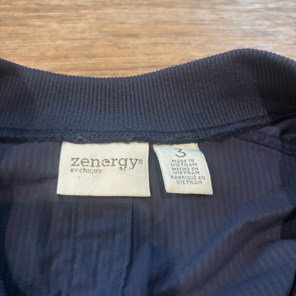 Chico’s Zenergy Navy Blue Full Zip Jacket Sz 3 Nylon Ruched Sleeve Athleisure - Picture 2 of 6